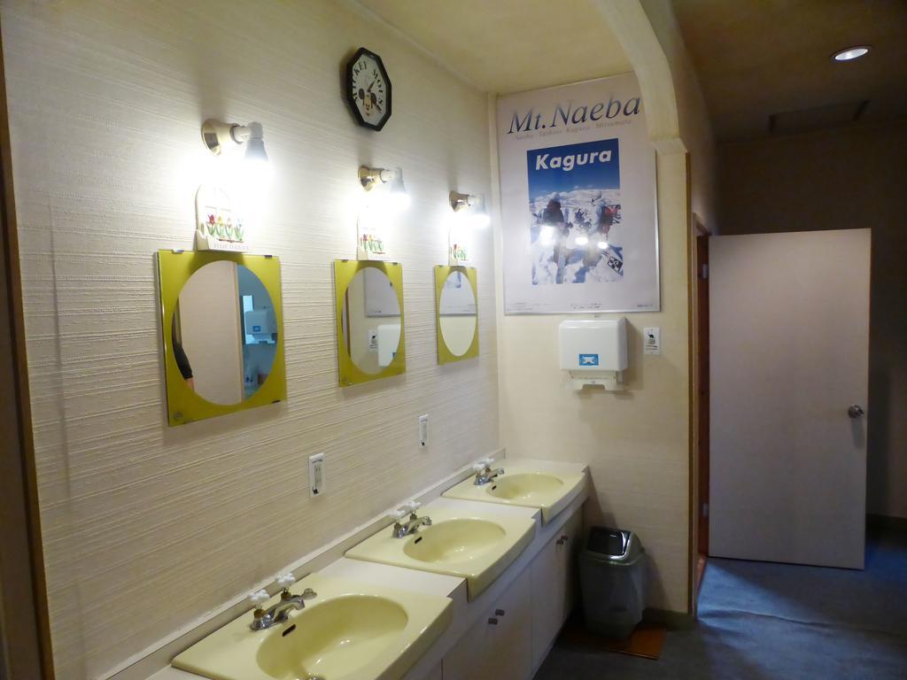 Kagura House Hotell Yuzawa  Exteriör bild