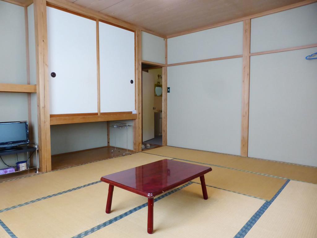 Kagura House Hotell Yuzawa  Exteriör bild