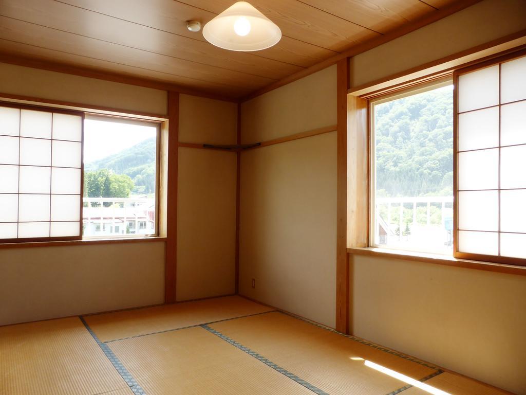 Kagura House Hotell Yuzawa  Exteriör bild